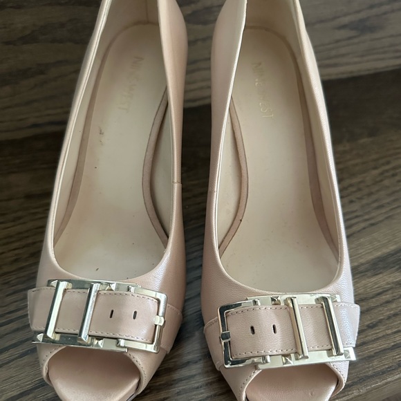 Nine West peep toe. Gently used. Mint condition. - Picture 1 of 6
